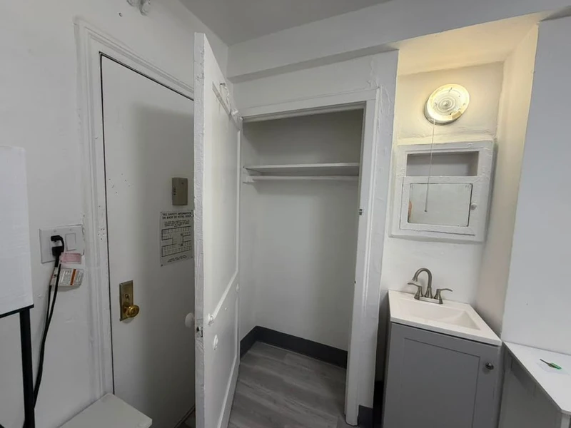 a room in Lincoln Square photo 4