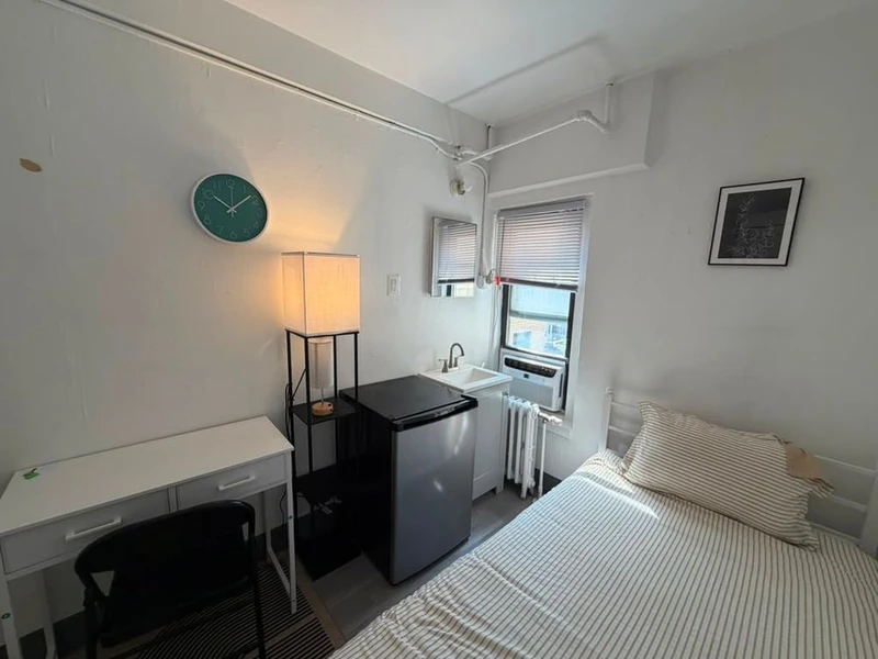 private room in Lincoln Square photo 3