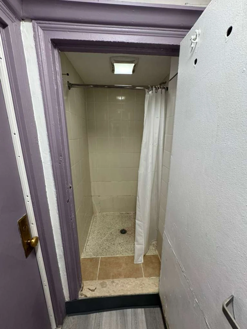 private room in Lincoln Square photo 4