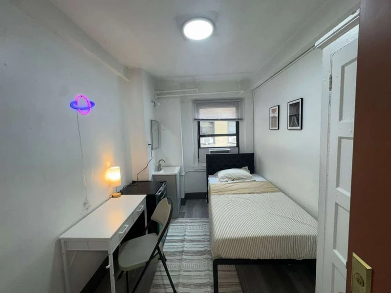 a room in Lincoln Square photo 3