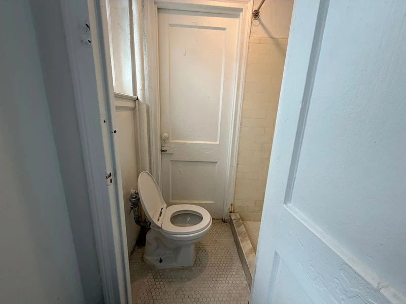 a room in Lincoln Square photo 5