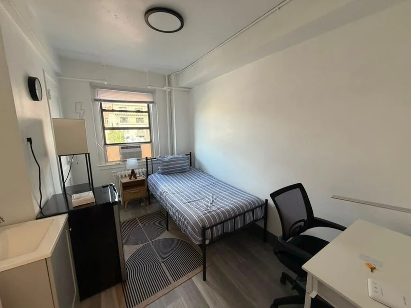 a room in Lincoln Square photo 4
