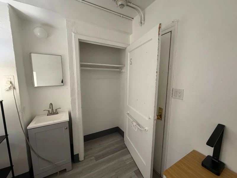 private room in Lincoln Square photo 3