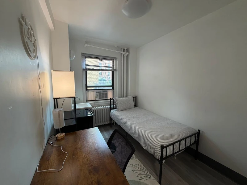 private room in Lincoln Square photo 4
