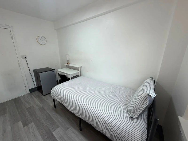 private room in Lincoln Square photo 3