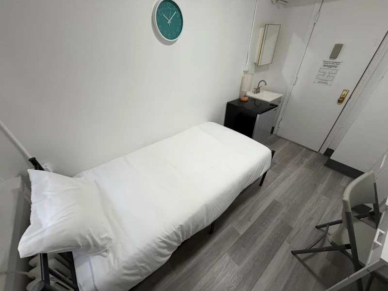 a room in Lincoln Square photo 3