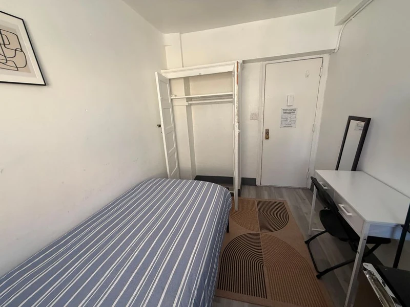 private room in Lincoln Square photo 3