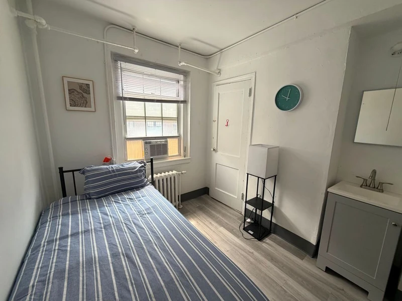 a room in Lincoln Square photo 3