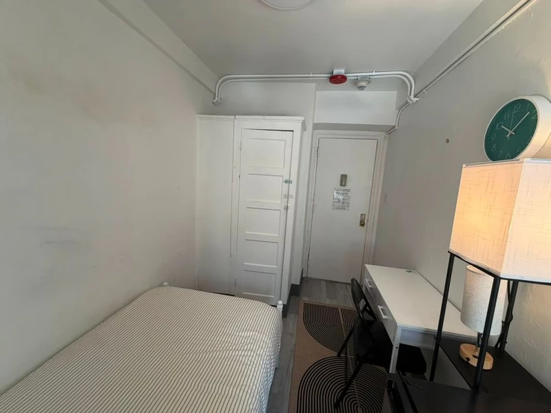 private room in Lincoln Square photo 4