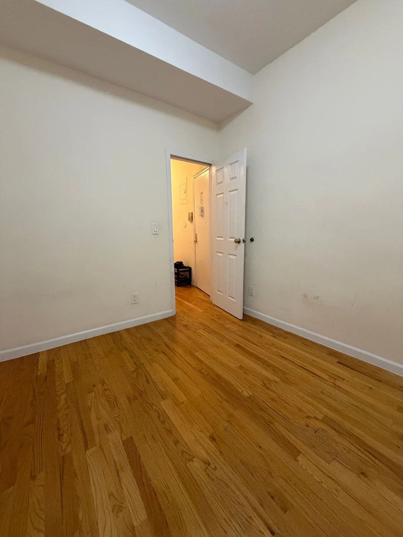 a room in Upper East Side photo 5