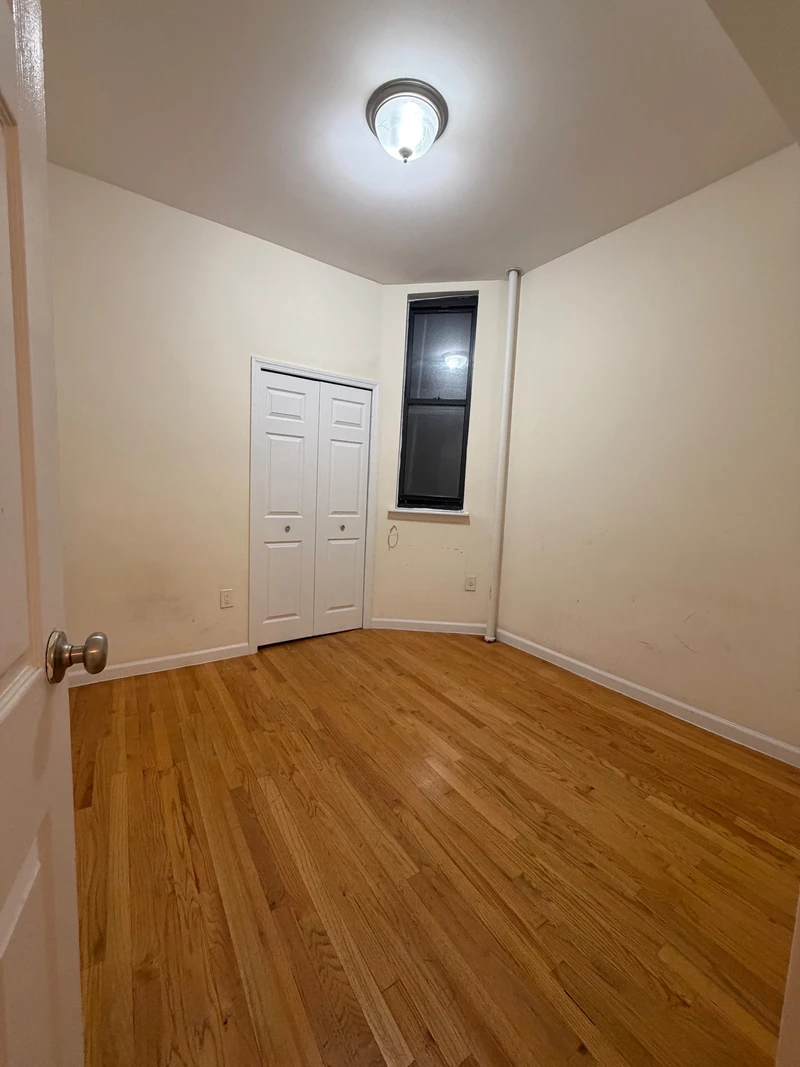 a room in Upper East Side photo 5