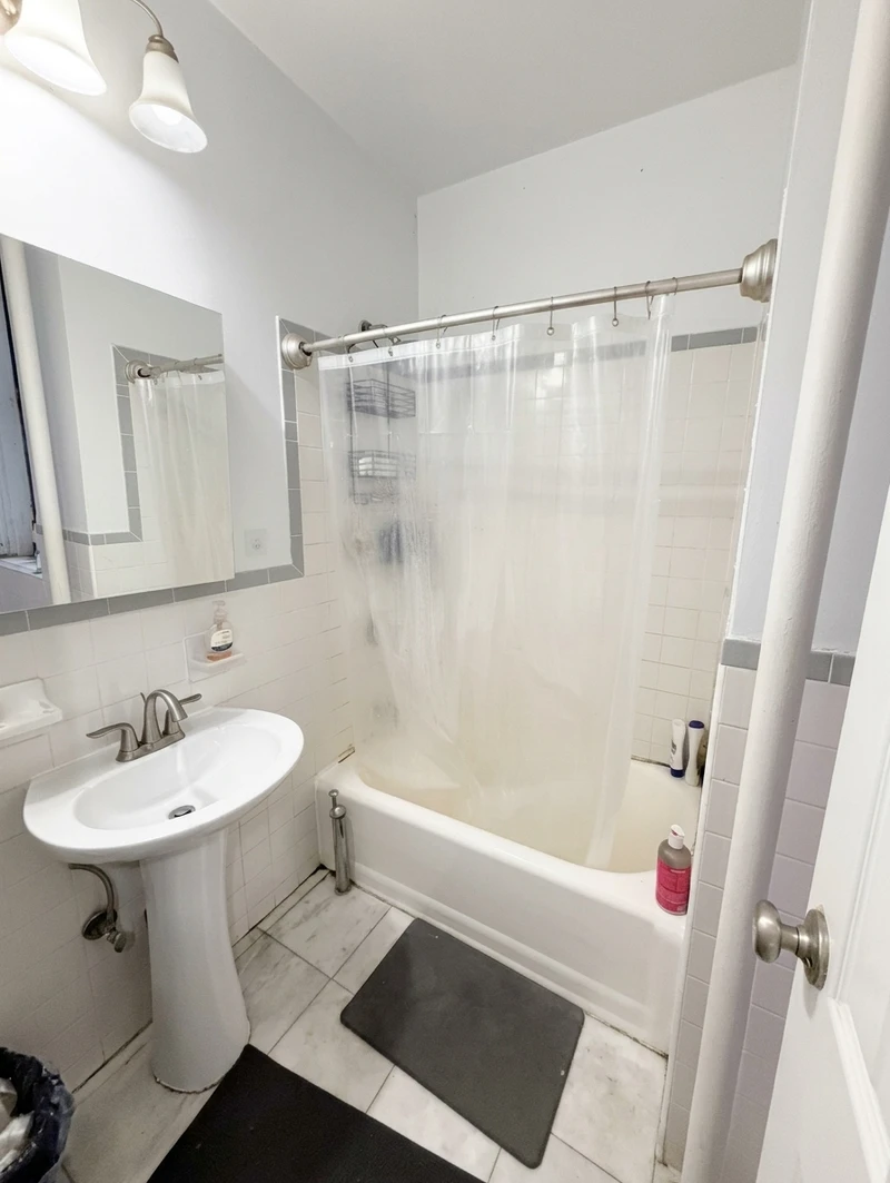 a room in Upper East Side photo 3