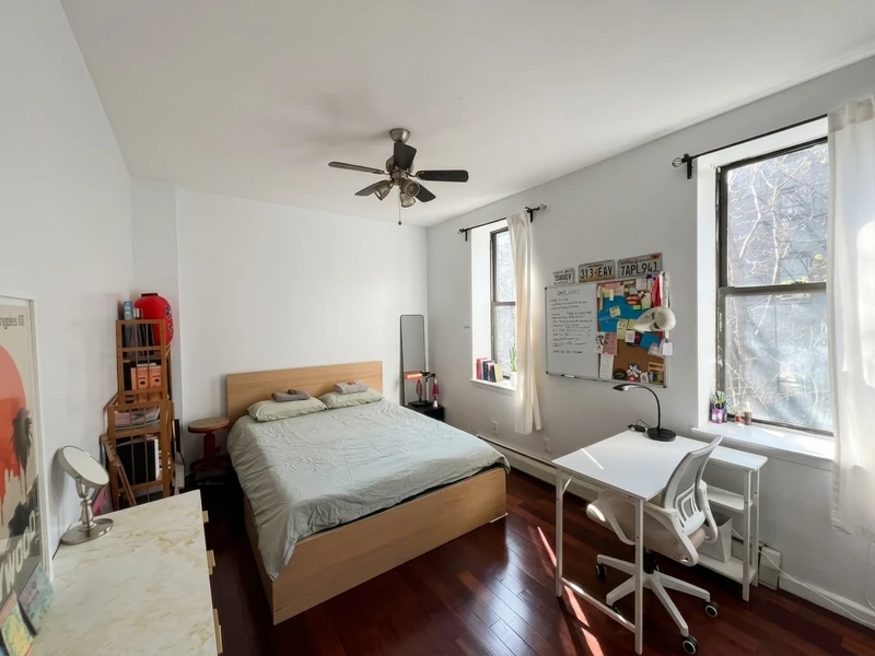 a room in Ocean Hill photo 4