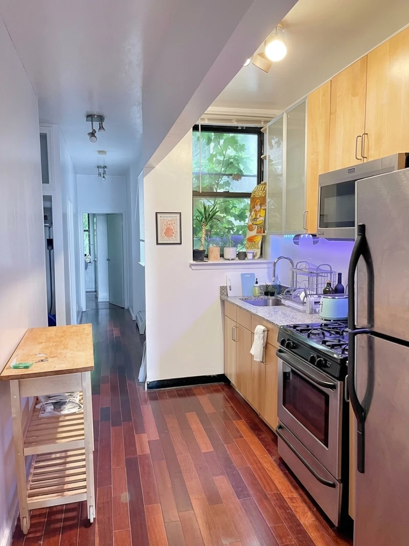 a room in Ocean Hill photo 9
