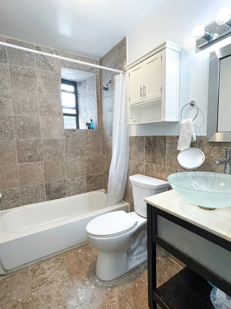 a room in Ocean Hill photo 3