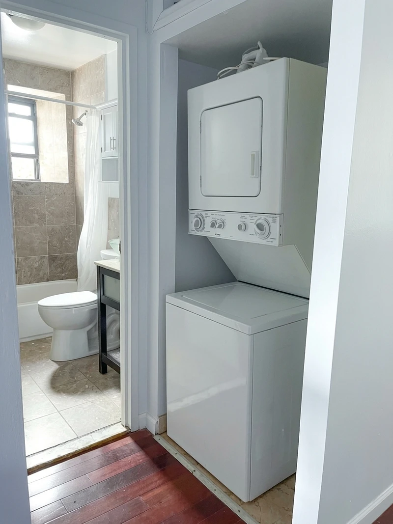 a room in Ocean Hill photo 6