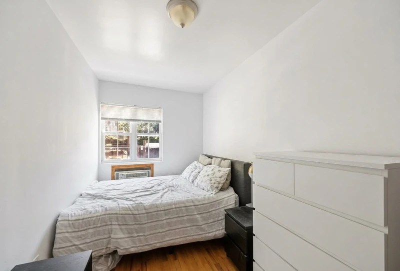 2 bedroom in Clinton Hill photo 2