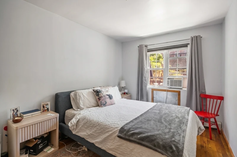 2 bedroom in Clinton Hill photo 3