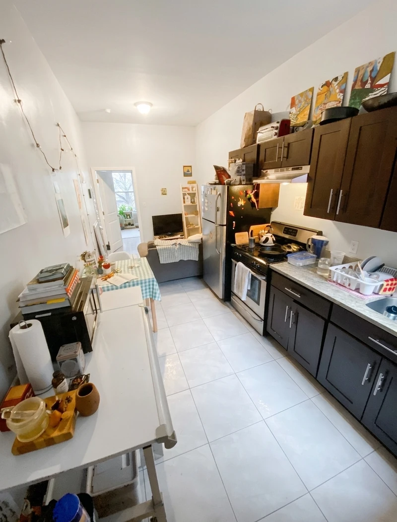 a room in Crown Heights photo 8