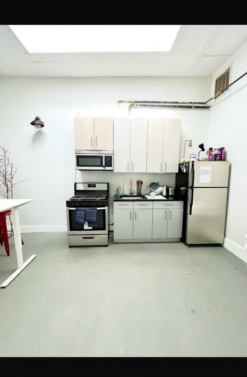 private room in Bedford-Stuyvesant photo 5