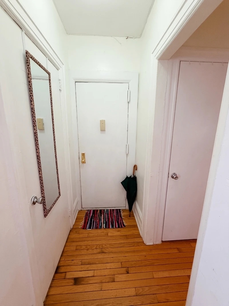 1 bedroom in Jackson Heights photo 6