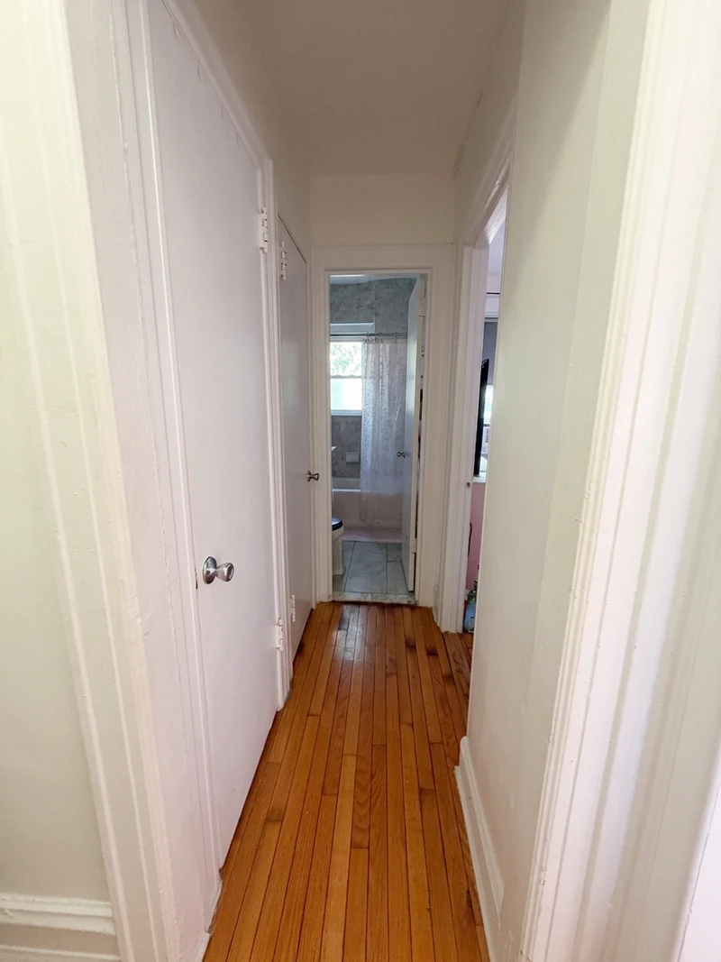 1 bedroom in Jackson Heights photo 7