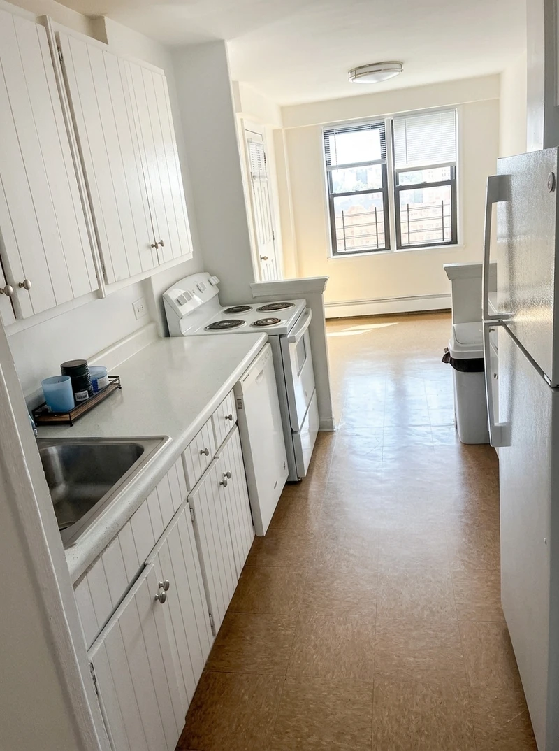 1 bedroom in Corona photo 5