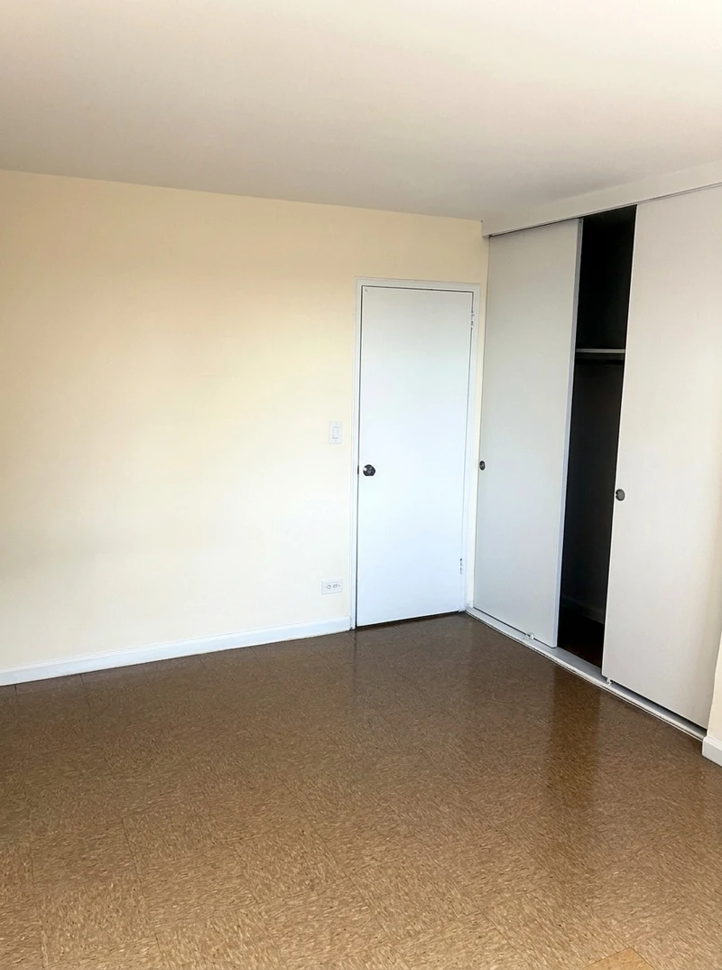 1 bedroom in Corona photo 2