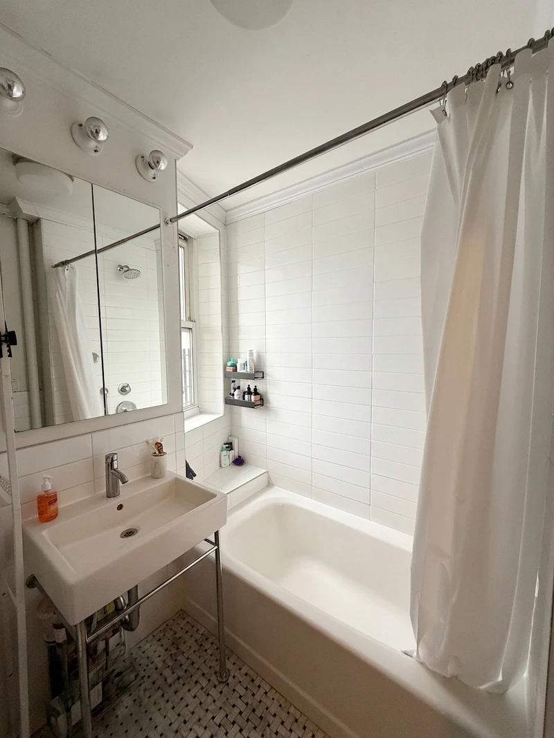 2 bedroom in Williamsburg photo 2