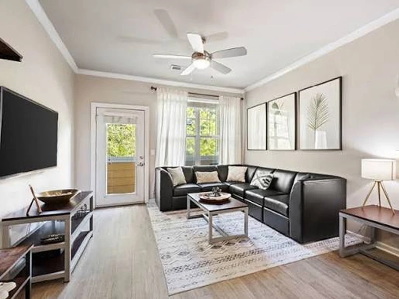 3+ bedroom in College Town photo 6