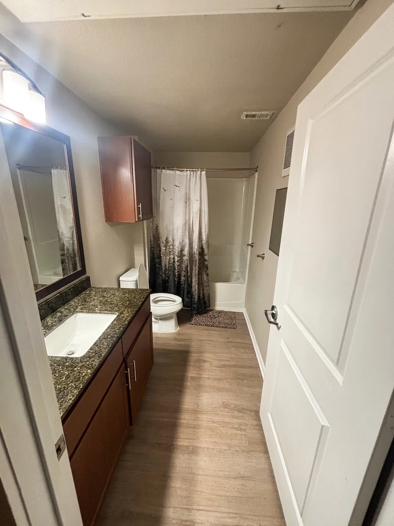 3+ bedroom in College Town photo 3