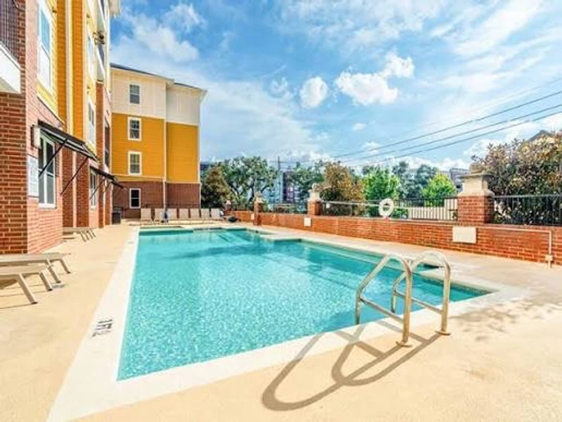3+ bedroom in College Town photo 5
