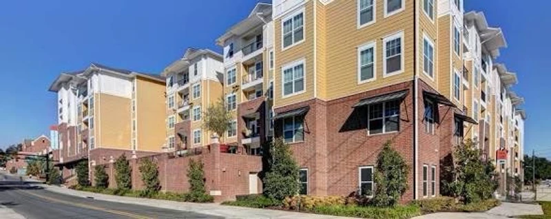 3+ bedroom in College Town photo 5