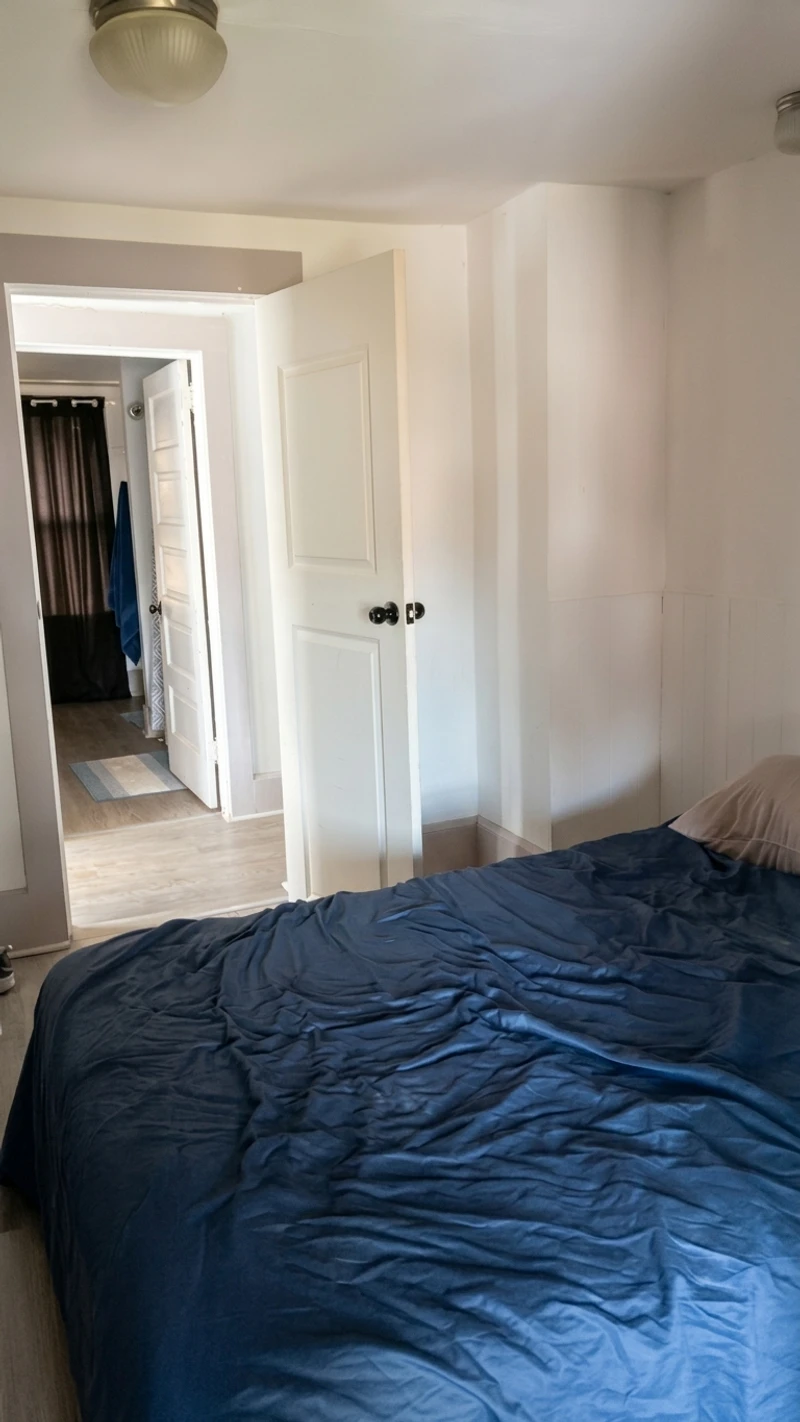 a room in East Rochester photo 3