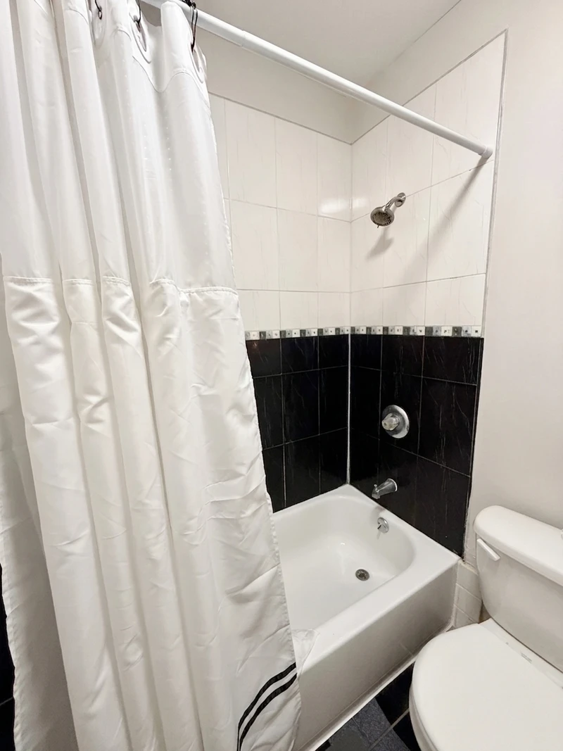 a room in Union City photo 5