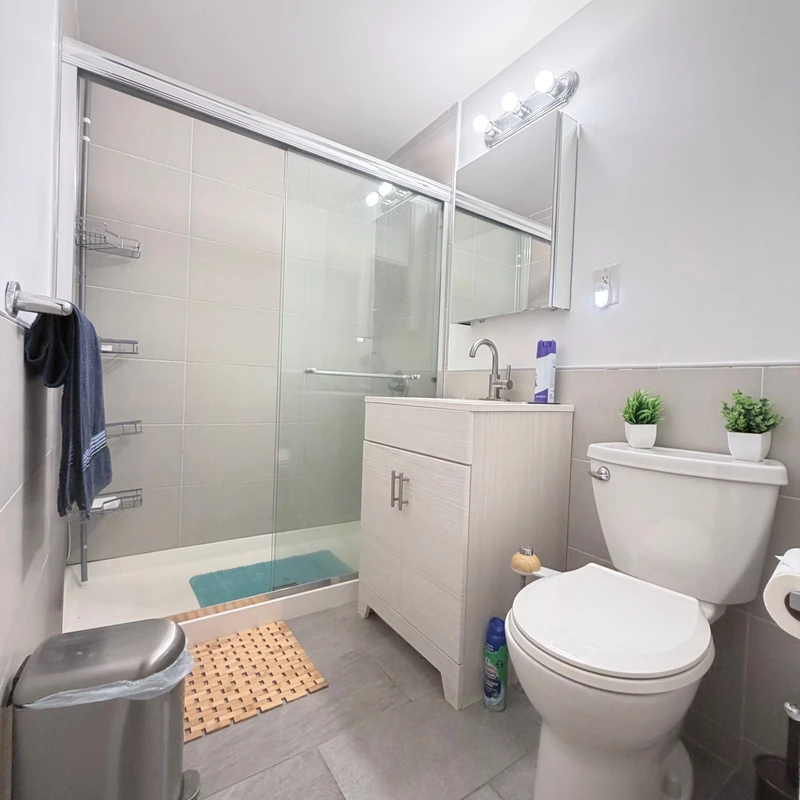 private room in East Harlem photo 4