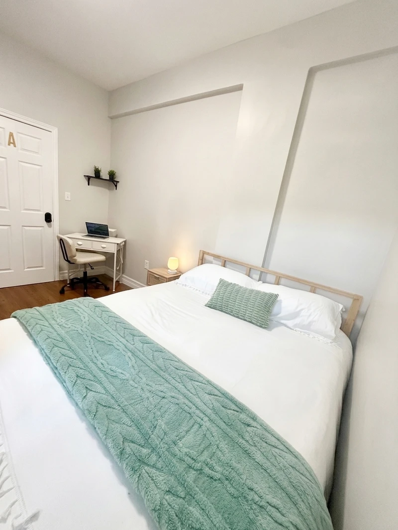 a room in Union City photo 2