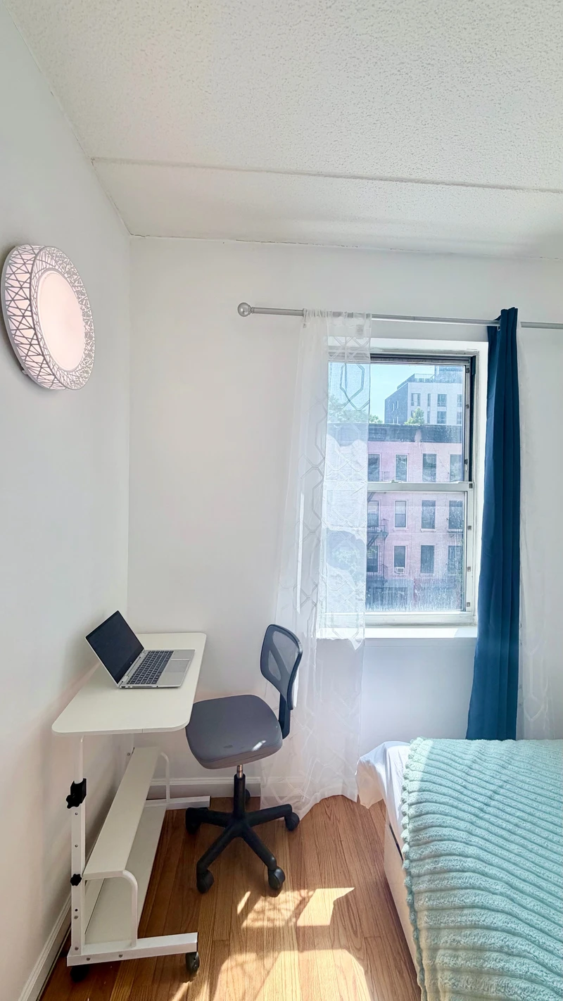 private room in East Harlem photo 3