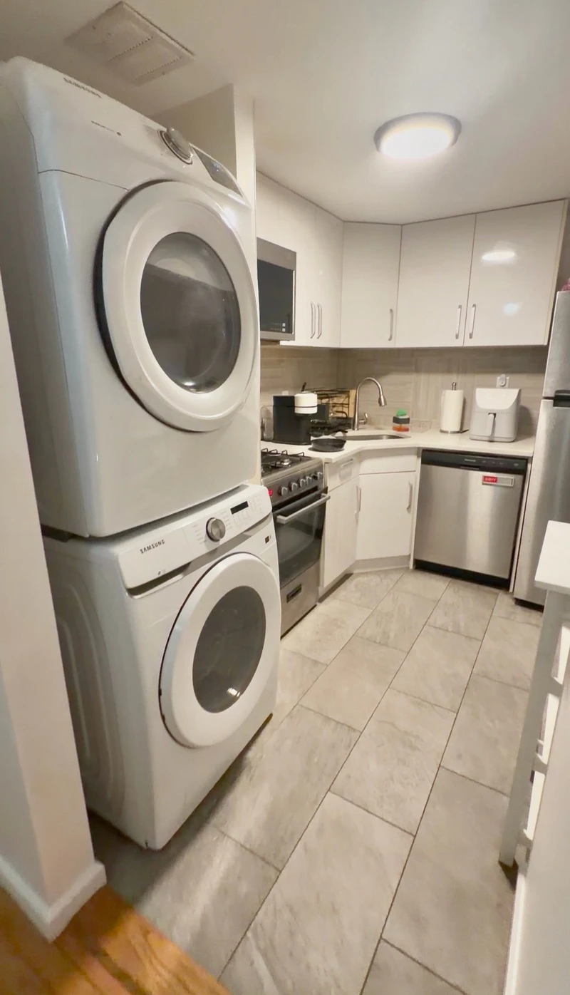 private room in East Harlem photo 5