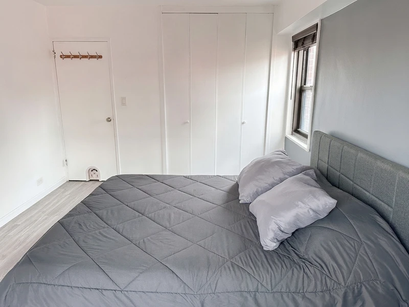 1 bedroom in Forest Hills photo 5