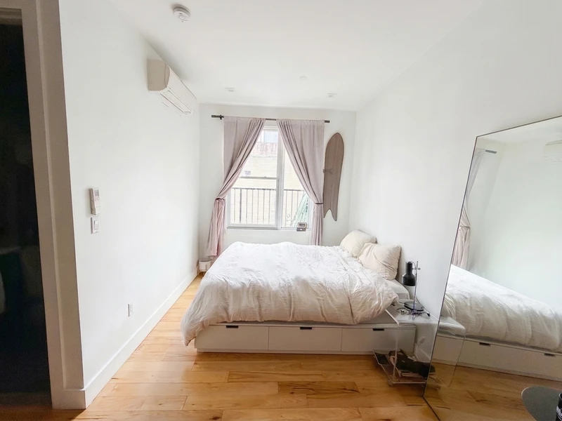 studio in Greenpoint photo 5