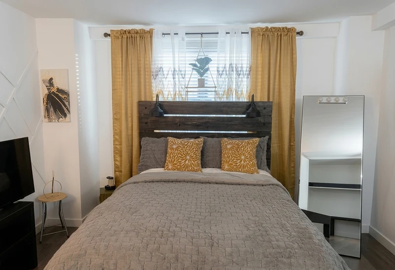 a room in Forest Hills photo 2
