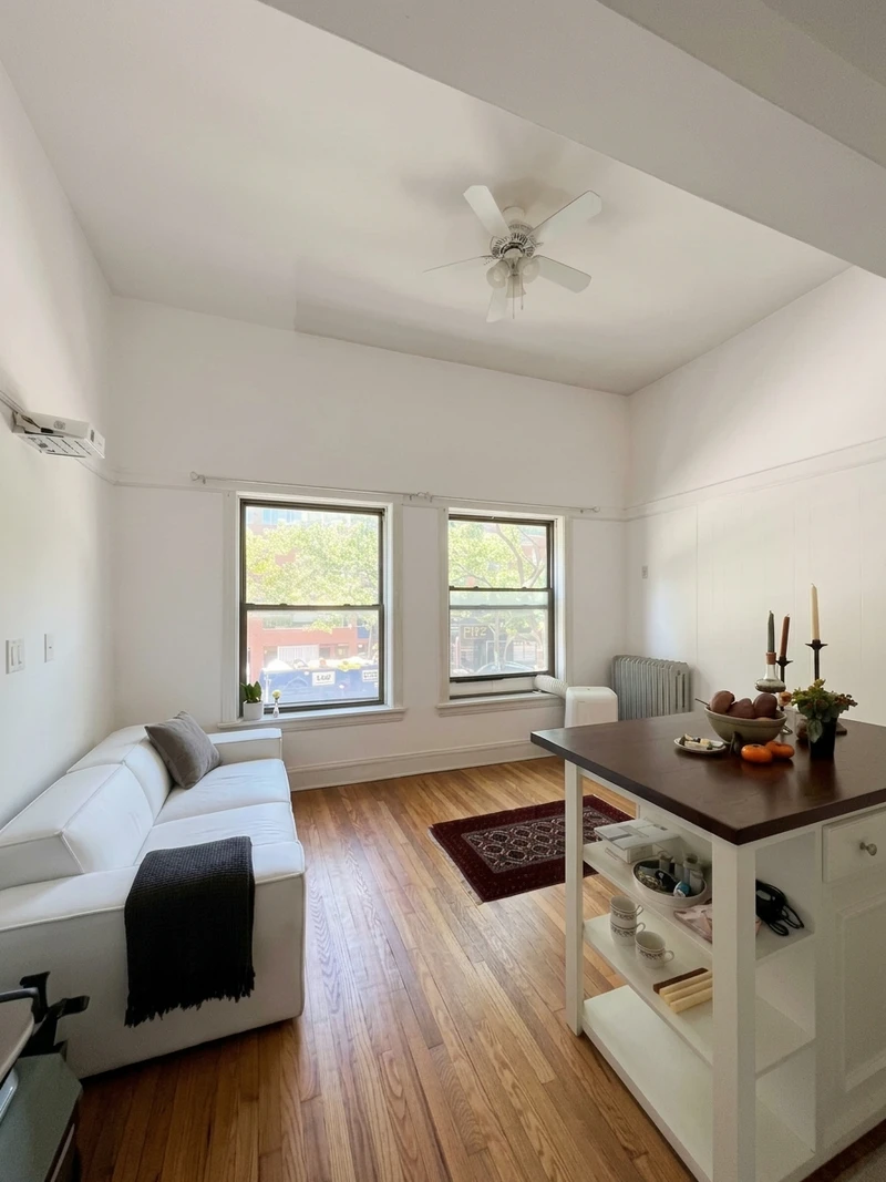 1 bedroom in Old Town Triangle photo 2