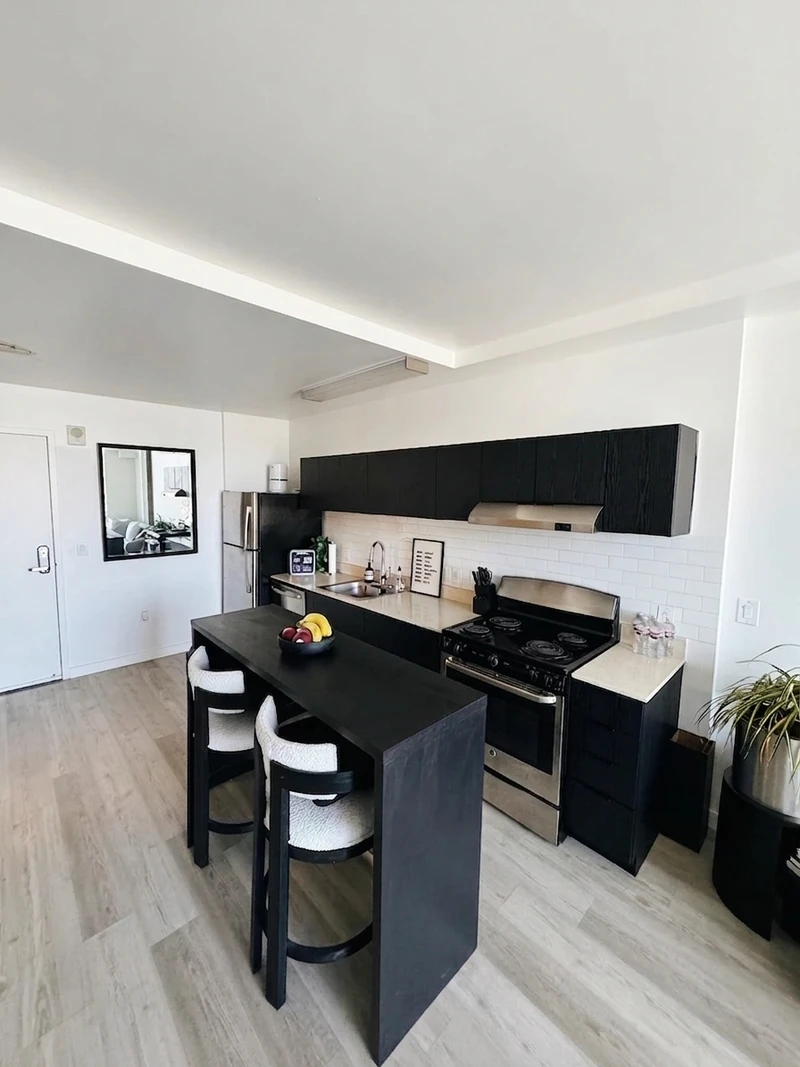 1 bedroom in Hollywood photo 2