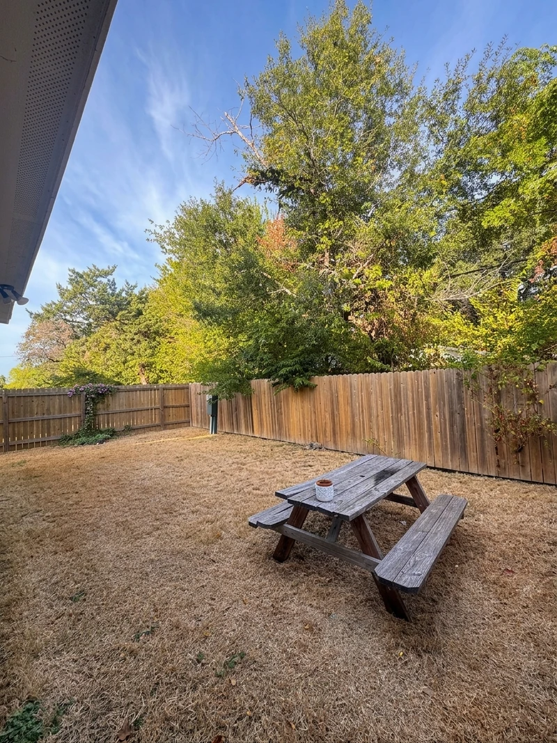 private room in Southwood Valley photo 12