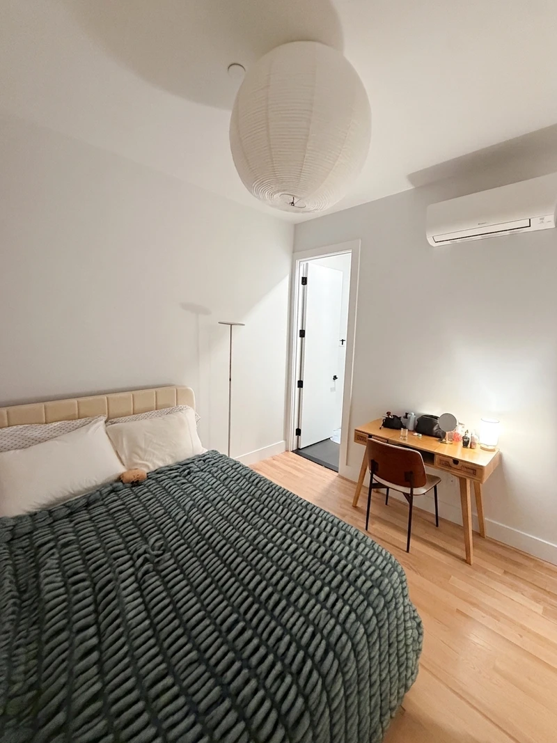 2 bedroom in Williamsburg photo 5