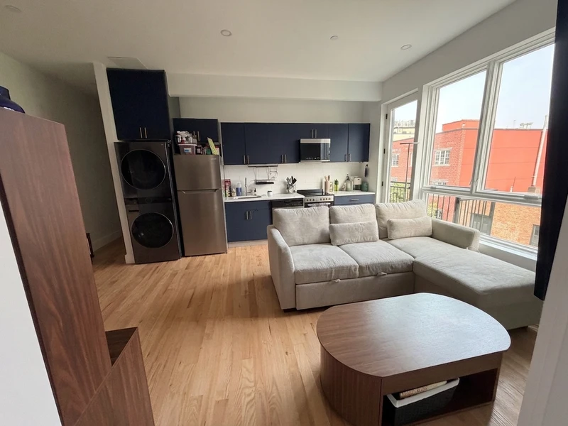 2 bedroom in Williamsburg photo 3