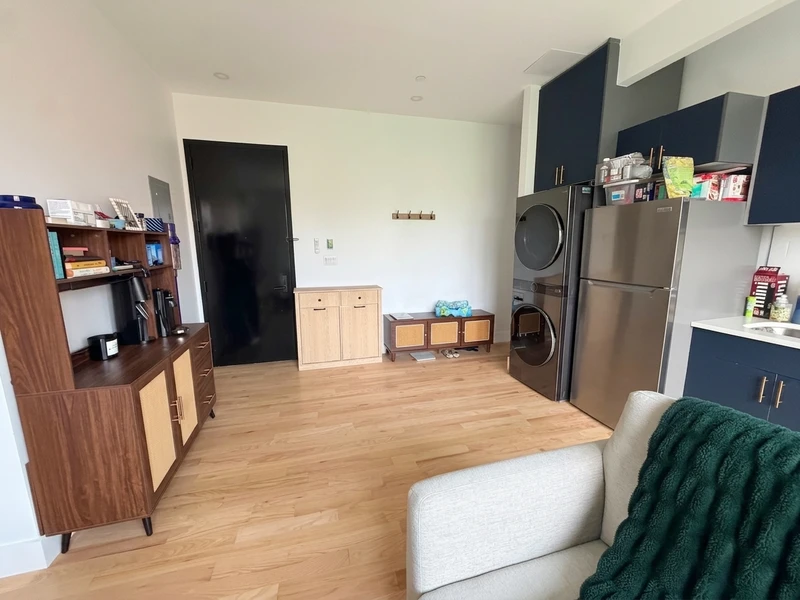2 bedroom in Williamsburg photo 2