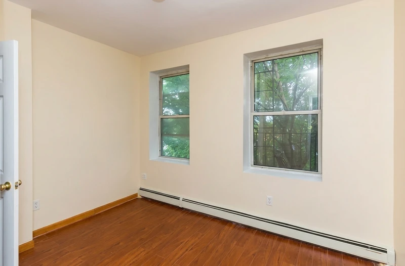 2 bedroom in Ocean Hill photo 2