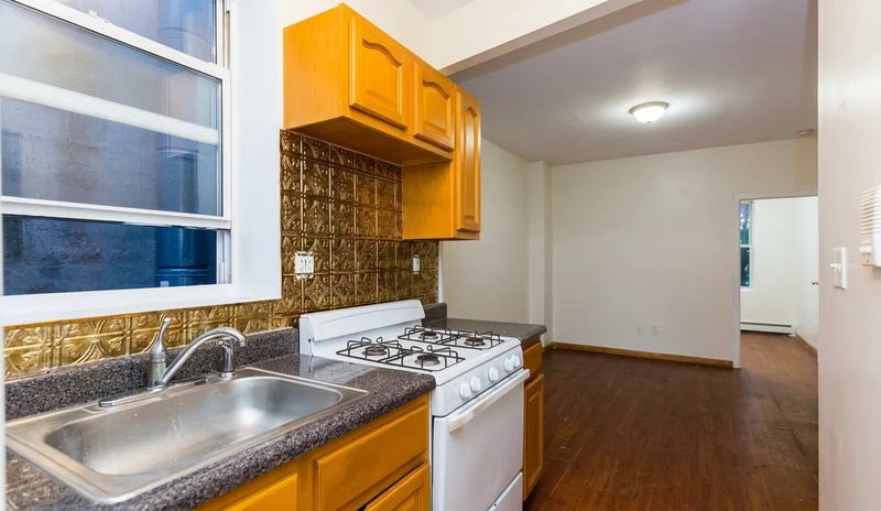 2 bedroom in Ocean Hill photo 10